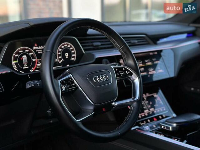 Красный Ауди E-Tron, объемом двигателя 0 л и пробегом 64 тыс. км за 34900 $, фото 56 на Automoto.ua