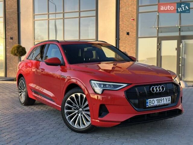 Красный Ауди E-Tron, объемом двигателя 0 л и пробегом 64 тыс. км за 34900 $, фото 5 на Automoto.ua