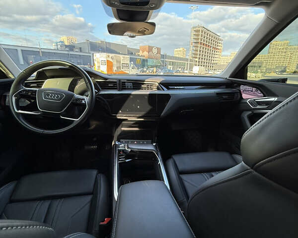 Красный Ауди E-Tron, объемом двигателя 0 л и пробегом 53 тыс. км за 43500 $, фото 14 на Automoto.ua