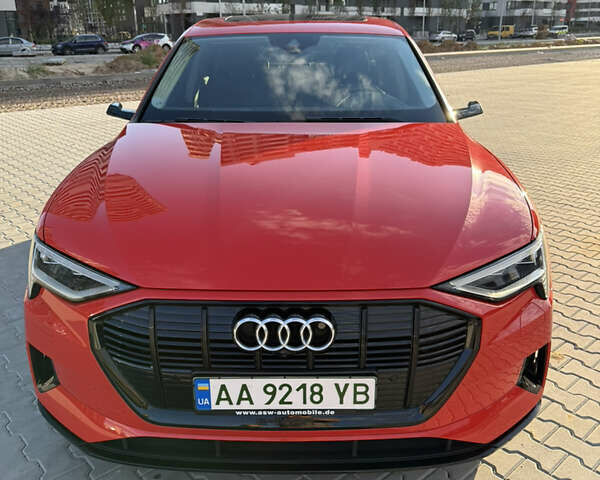 Красный Ауди E-Tron, объемом двигателя 0 л и пробегом 53 тыс. км за 43500 $, фото 1 на Automoto.ua