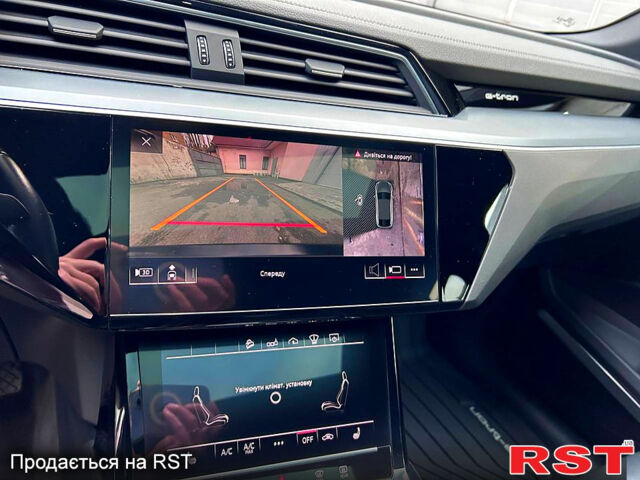 Красный Ауди E-Tron, объемом двигателя 0.28 л и пробегом 47 тыс. км за 41200 $, фото 10 на Automoto.ua