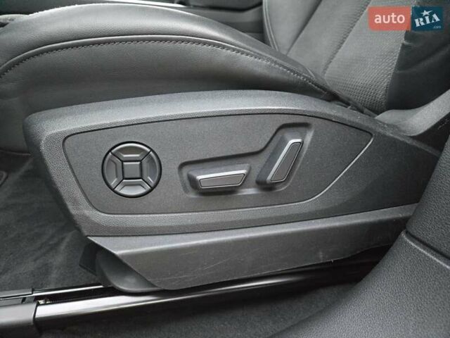 Червоний Ауді E-Tron, об'ємом двигуна 0 л та пробігом 130 тис. км за 35888 $, фото 28 на Automoto.ua