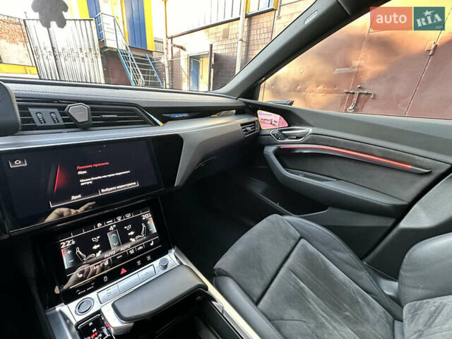 Красный Ауди E-Tron, объемом двигателя 0 л и пробегом 23 тыс. км за 45000 $, фото 25 на Automoto.ua