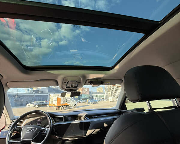 Красный Ауди E-Tron, объемом двигателя 0 л и пробегом 53 тыс. км за 43500 $, фото 15 на Automoto.ua