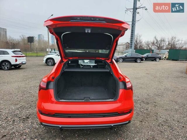 Червоний Ауді E-Tron, об'ємом двигуна 0 л та пробігом 51 тис. км за 46888 $, фото 85 на Automoto.ua