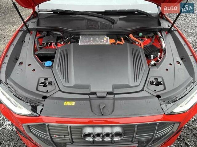Червоний Ауді E-Tron, об'ємом двигуна 0 л та пробігом 68 тис. км за 33600 $, фото 10 на Automoto.ua