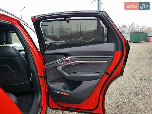Червоний Ауді E-Tron, об'ємом двигуна 0 л та пробігом 51 тис. км за 46888 $, фото 73 на Automoto.ua