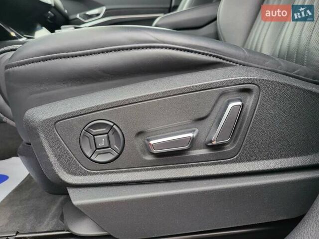 Червоний Ауді E-Tron, об'ємом двигуна 0 л та пробігом 51 тис. км за 46888 $, фото 48 на Automoto.ua