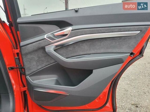 Червоний Ауді E-Tron, об'ємом двигуна 0 л та пробігом 51 тис. км за 46888 $, фото 76 на Automoto.ua