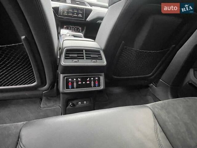 Червоний Ауді E-Tron, об'ємом двигуна 0 л та пробігом 68 тис. км за 33600 $, фото 15 на Automoto.ua