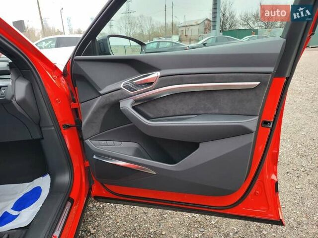 Червоний Ауді E-Tron, об'ємом двигуна 0 л та пробігом 51 тис. км за 46888 $, фото 64 на Automoto.ua