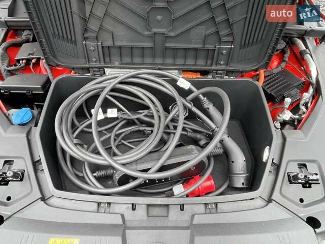 Червоний Ауді E-Tron, об'ємом двигуна 0 л та пробігом 68 тис. км за 33600 $, фото 11 на Automoto.ua
