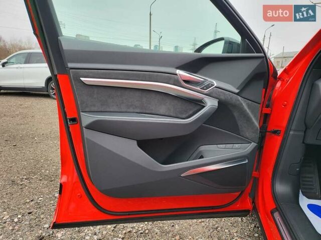 Червоний Ауді E-Tron, об'ємом двигуна 0 л та пробігом 51 тис. км за 46888 $, фото 44 на Automoto.ua