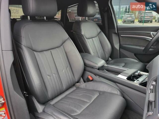 Червоний Ауді E-Tron, об'ємом двигуна 0 л та пробігом 51 тис. км за 46888 $, фото 67 на Automoto.ua