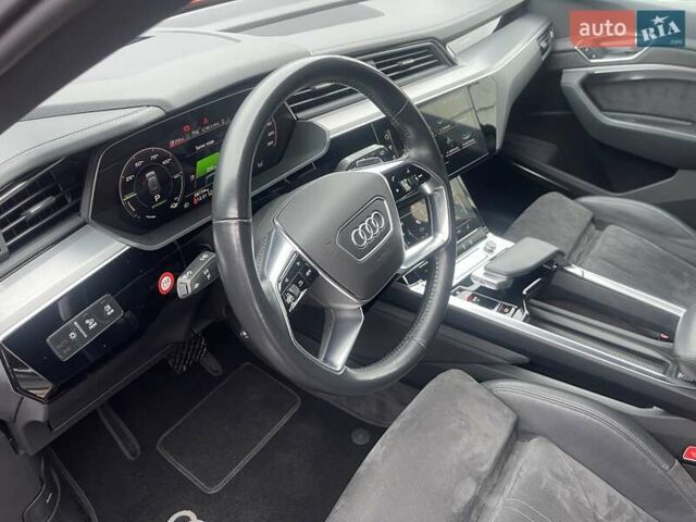 Червоний Ауді E-Tron, об'ємом двигуна 0 л та пробігом 68 тис. км за 33600 $, фото 22 на Automoto.ua