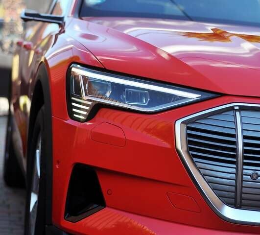 Красный Ауди E-Tron, объемом двигателя 0 л и пробегом 44 тыс. км за 32000 $, фото 1 на Automoto.ua