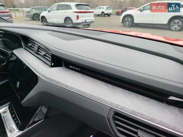Червоний Ауді E-Tron, об'ємом двигуна 0 л та пробігом 51 тис. км за 46888 $, фото 68 на Automoto.ua