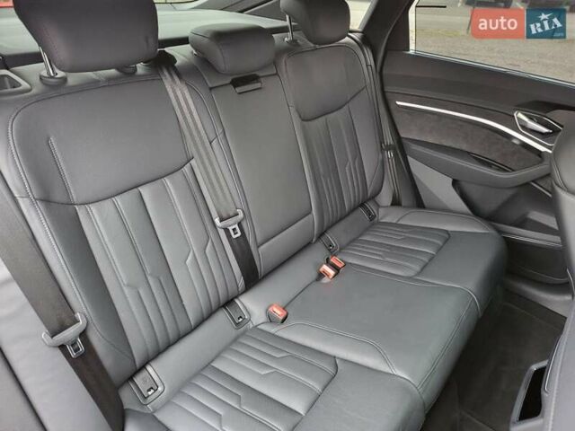 Червоний Ауді E-Tron, об'ємом двигуна 0 л та пробігом 51 тис. км за 46888 $, фото 79 на Automoto.ua