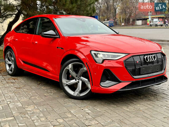 Красный Ауди E-Tron, объемом двигателя 0 л и пробегом 37 тыс. км за 49500 $, фото 2 на Automoto.ua