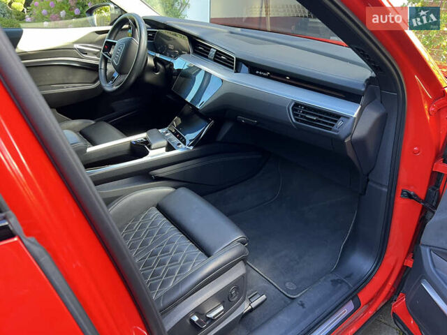 Красный Ауди E-Tron, объемом двигателя 0 л и пробегом 37 тыс. км за 53000 $, фото 7 на Automoto.ua
