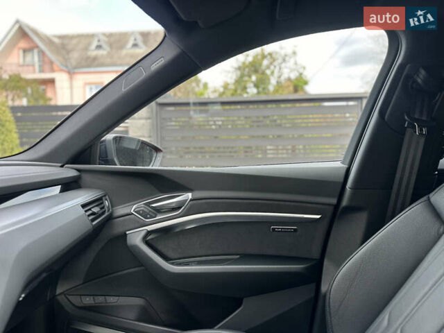 Красный Ауди E-Tron, объемом двигателя 0 л и пробегом 36 тыс. км за 48499 $, фото 72 на Automoto.ua