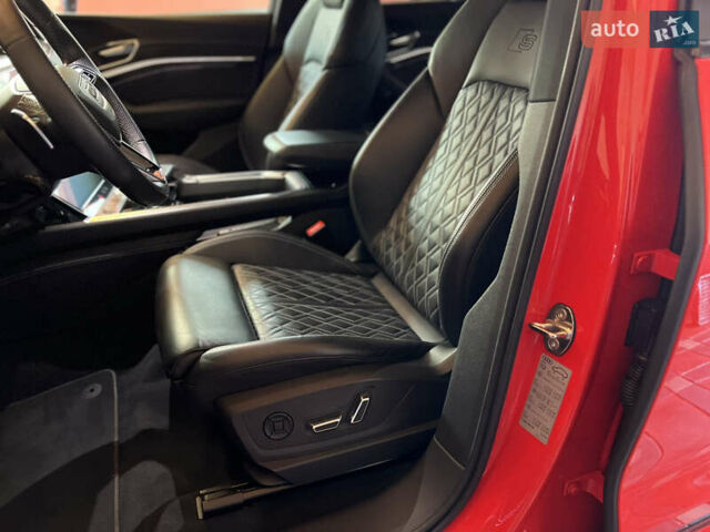 Красный Ауди E-Tron, объемом двигателя 0 л и пробегом 37 тыс. км за 53000 $, фото 6 на Automoto.ua