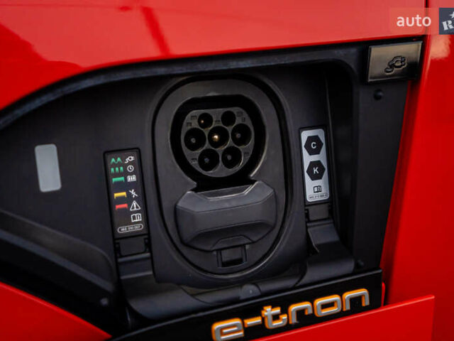 Червоний Ауді E-Tron, об'ємом двигуна 0 л та пробігом 175 тис. км за 28400 $, фото 12 на Automoto.ua
