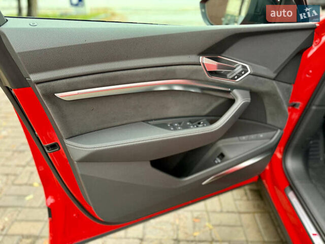 Красный Ауди E-Tron, объемом двигателя 0 л и пробегом 37 тыс. км за 49500 $, фото 33 на Automoto.ua