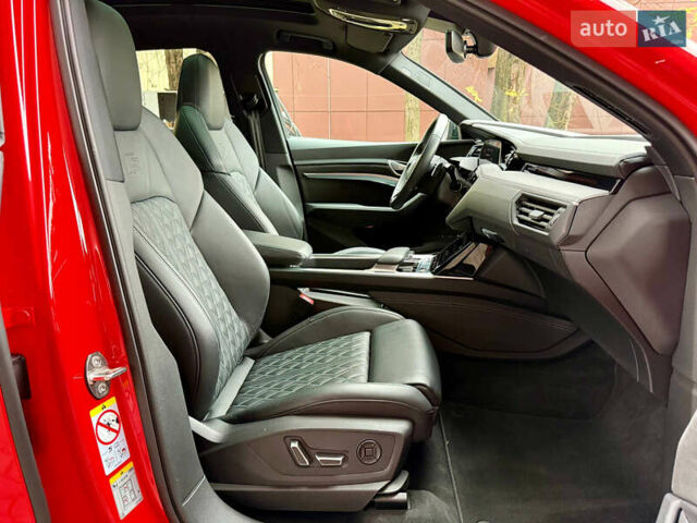 Красный Ауди E-Tron, объемом двигателя 0 л и пробегом 37 тыс. км за 49500 $, фото 61 на Automoto.ua