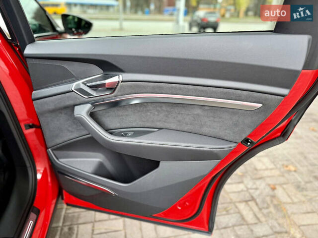 Красный Ауди E-Tron, объемом двигателя 0 л и пробегом 37 тыс. км за 49500 $, фото 56 на Automoto.ua