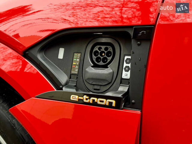 Красный Ауди E-Tron, объемом двигателя 0 л и пробегом 37 тыс. км за 49500 $, фото 31 на Automoto.ua