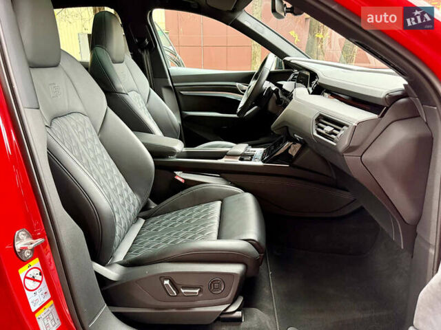Красный Ауди E-Tron, объемом двигателя 0 л и пробегом 37 тыс. км за 49500 $, фото 71 на Automoto.ua