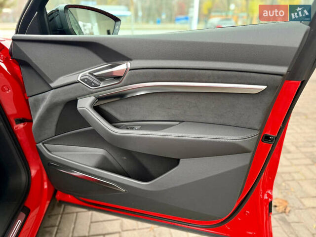 Красный Ауди E-Tron, объемом двигателя 0 л и пробегом 37 тыс. км за 49500 $, фото 60 на Automoto.ua