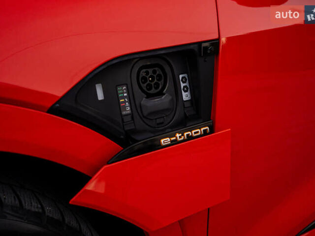 Червоний Ауді E-Tron, об'ємом двигуна 0 л та пробігом 175 тис. км за 28400 $, фото 11 на Automoto.ua