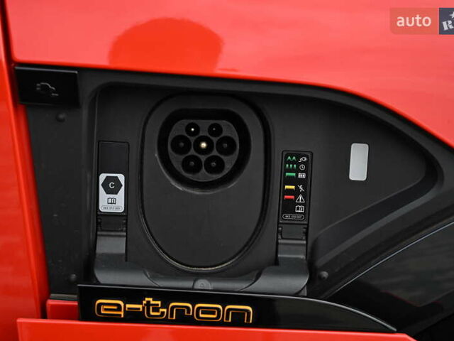 Красный Ауди E-Tron, объемом двигателя 0 л и пробегом 52 тыс. км за 42429 $, фото 19 на Automoto.ua