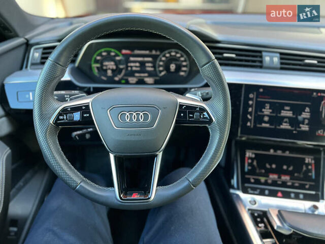 Красный Ауди E-Tron, объемом двигателя 0 л и пробегом 37 тыс. км за 53000 $, фото 4 на Automoto.ua