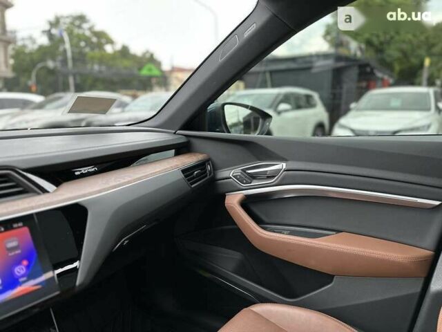 Ауди E-Tron, объемом двигателя 0 л и пробегом 48 тыс. км за 55900 $, фото 27 на Automoto.ua