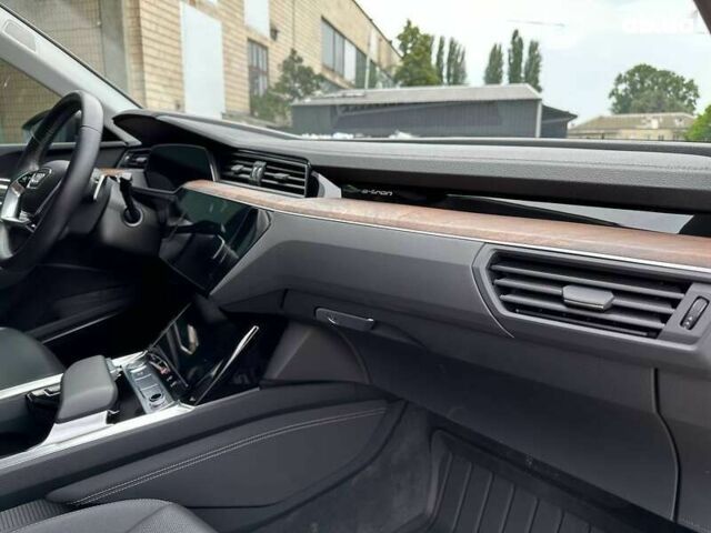 Ауді E-Tron, об'ємом двигуна 0 л та пробігом 5 тис. км за 65000 $, фото 18 на Automoto.ua