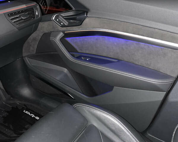 Ауди E-Tron, объемом двигателя 0 л и пробегом 111 тыс. км за 33999 $, фото 6 на Automoto.ua