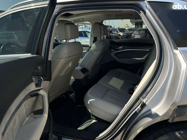 Ауди E-Tron, объемом двигателя 0 л и пробегом 165 тыс. км за 29800 $, фото 14 на Automoto.ua