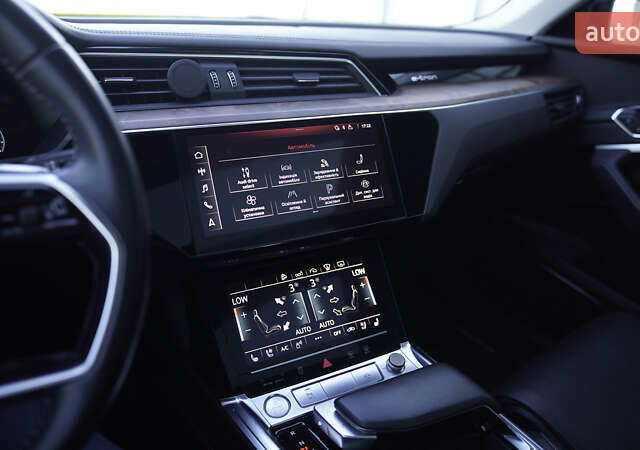 Ауди E-Tron, объемом двигателя 0 л и пробегом 64 тыс. км за 31800 $, фото 11 на Automoto.ua