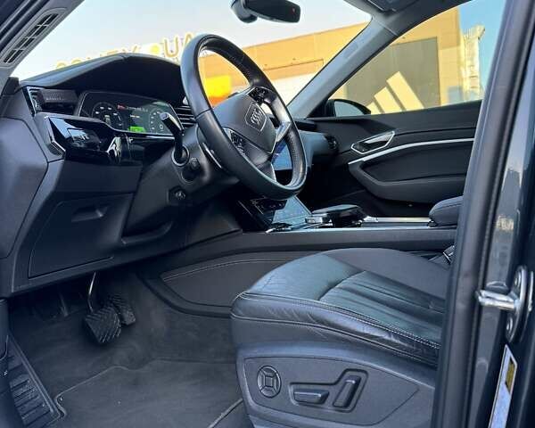 Ауди E-Tron, объемом двигателя 0 л и пробегом 42 тыс. км за 38999 $, фото 20 на Automoto.ua