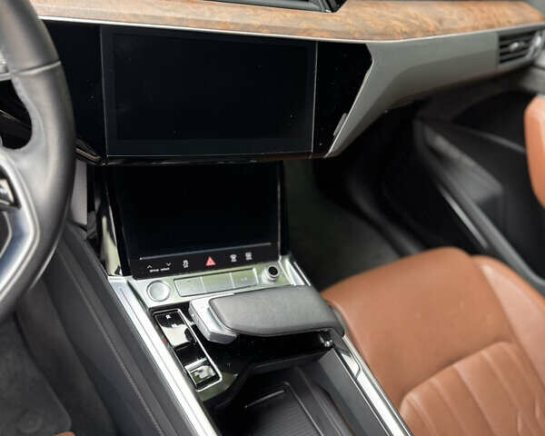 Ауди E-Tron, объемом двигателя 0 л и пробегом 18 тыс. км за 39590 $, фото 12 на Automoto.ua