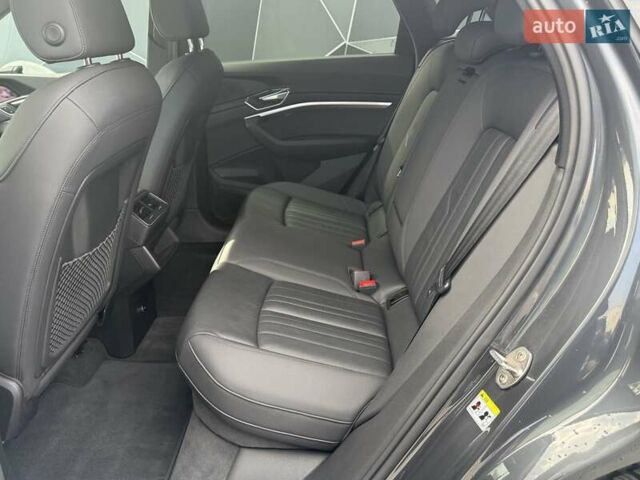 Ауди E-Tron, объемом двигателя 0 л и пробегом 106 тыс. км за 29900 $, фото 26 на Automoto.ua