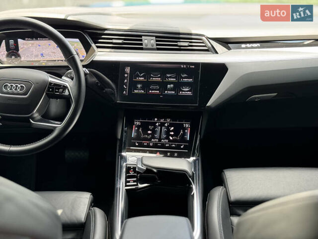 Ауди E-Tron, объемом двигателя 0 л и пробегом 33 тыс. км за 46000 $, фото 30 на Automoto.ua