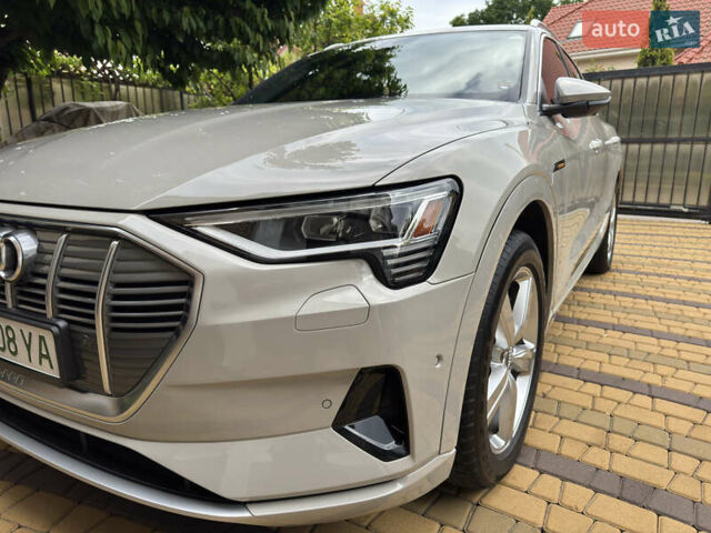 Ауди E-Tron, объемом двигателя 0 л и пробегом 18 тыс. км за 39590 $, фото 6 на Automoto.ua