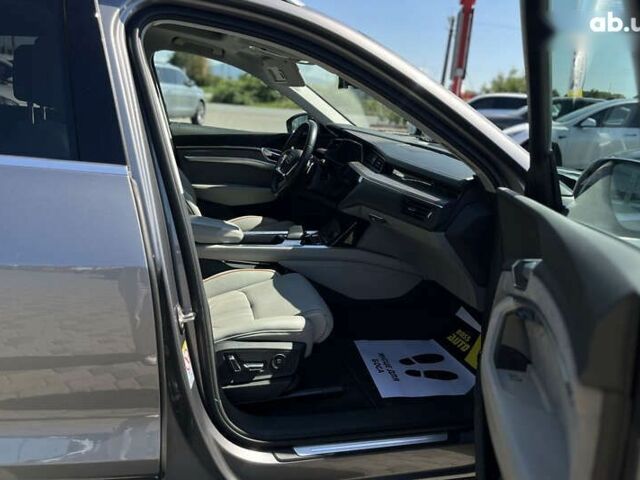 Ауді E-Tron, об'ємом двигуна 0 л та пробігом 170 тис. км за 29800 $, фото 13 на Automoto.ua