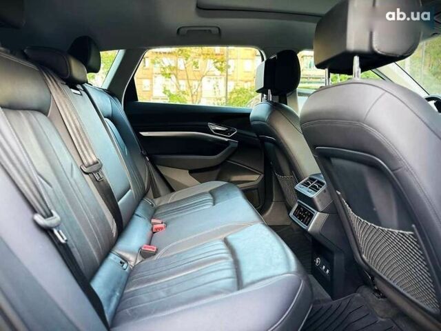 Ауди E-Tron, объемом двигателя 0 л и пробегом 77 тыс. км за 27500 $, фото 26 на Automoto.ua