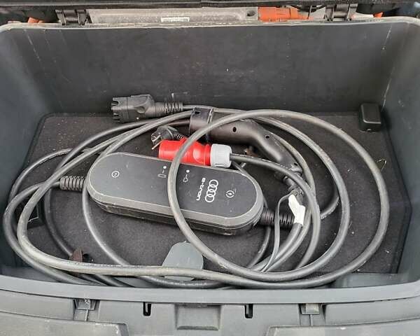 Ауди E-Tron, объемом двигателя 0 л и пробегом 95 тыс. км за 37000 $, фото 3 на Automoto.ua