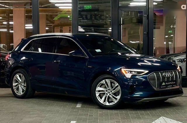 Ауди E-Tron, объемом двигателя 0 л и пробегом 56 тыс. км за 36800 $, фото 7 на Automoto.ua
